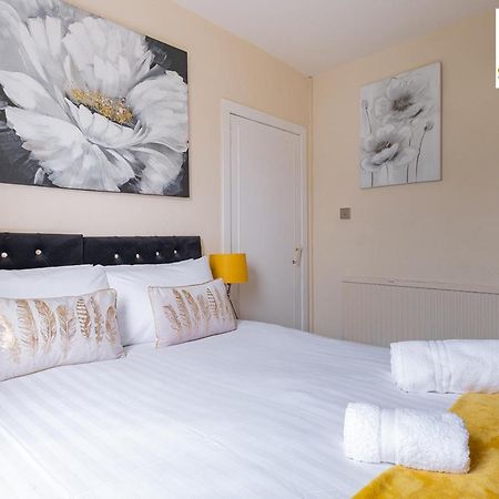 Sensational Stay Short Lets & Serviced Accommodation 2 Bedroom Apartment Aberdeen, Middlefield Place Екстериор снимка
