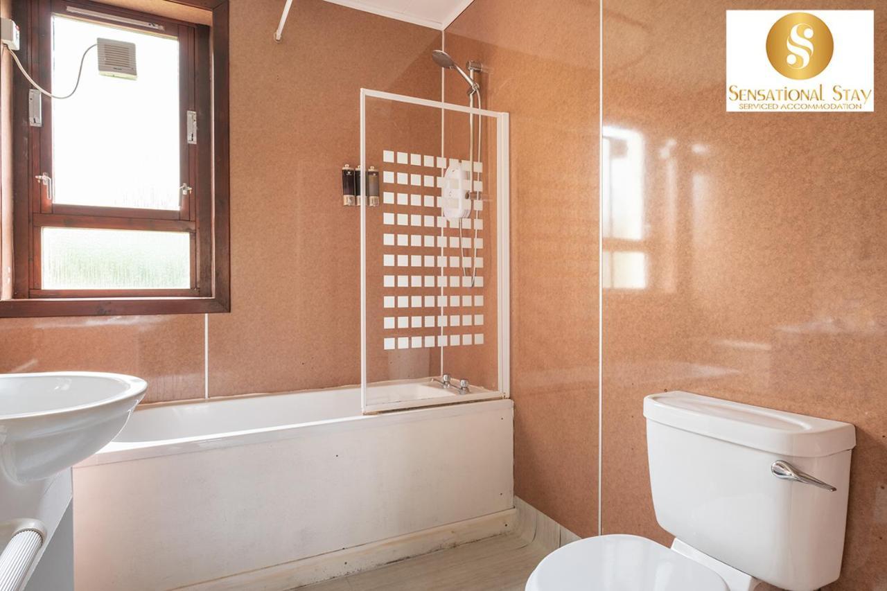 Sensational Stay Short Lets & Serviced Accommodation 2 Bedroom Apartment Aberdeen, Middlefield Place Екстериор снимка